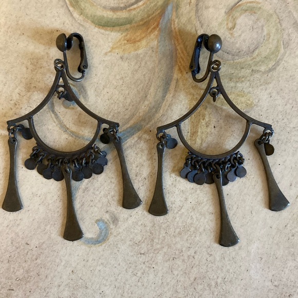 Vintage Jewelry - Unique Vintage Bronze Metal Clip On Earrings.
